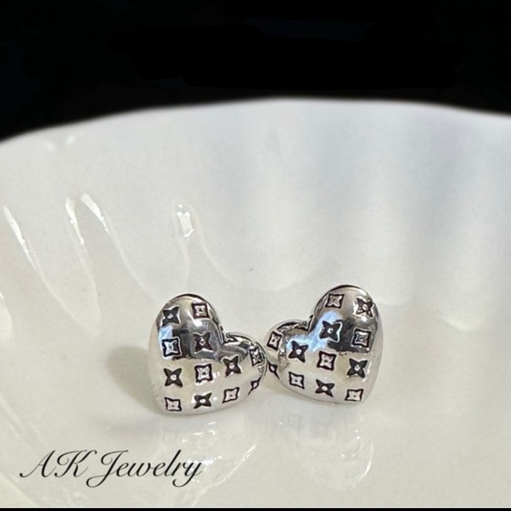 💎EARRINGS, Pierced Heart, Silver and Black (l34) - Picture 3 of 6